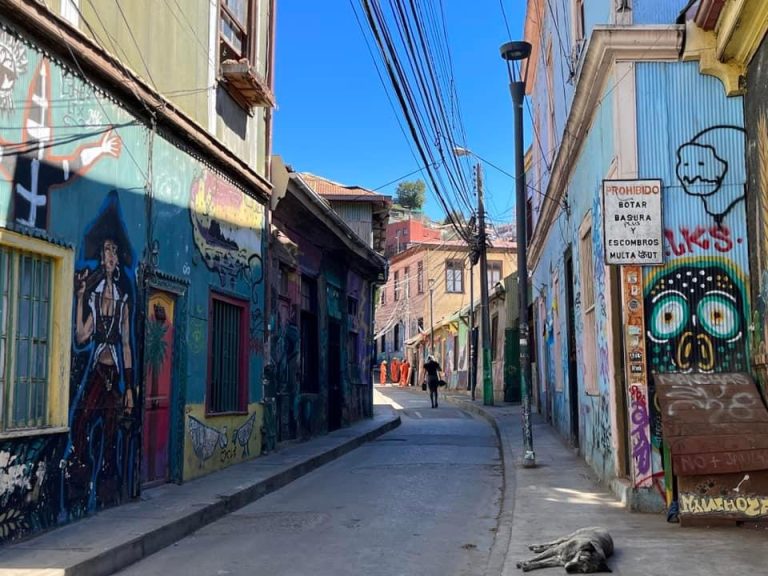 Explore Colorful Valparaíso Chile on a Budget